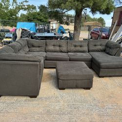 🚨4 Piece Sectional With Ottoman