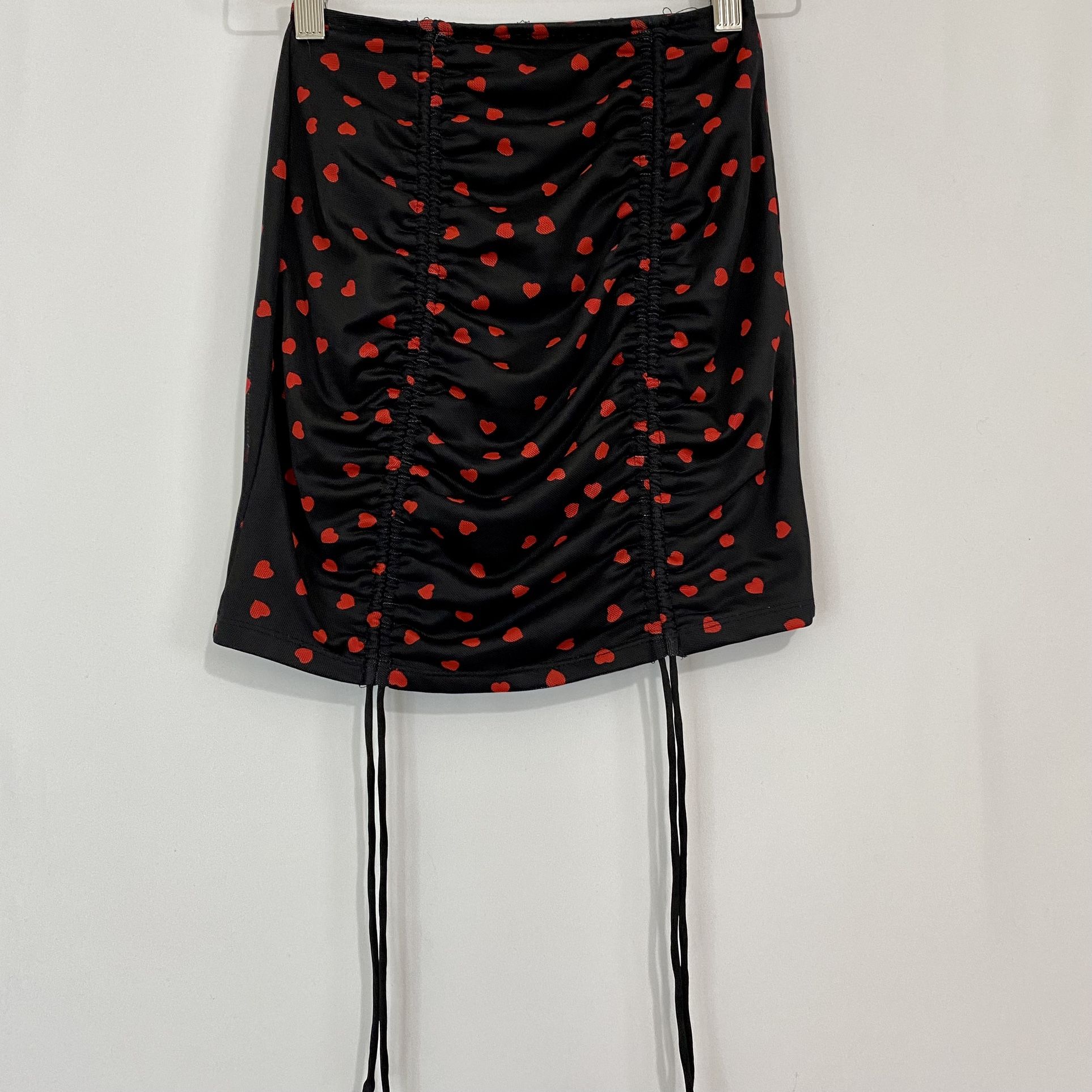 Princess Polly Women’s Adjustable Heart Print Mini Skirt Black & Red Size 0 EUC