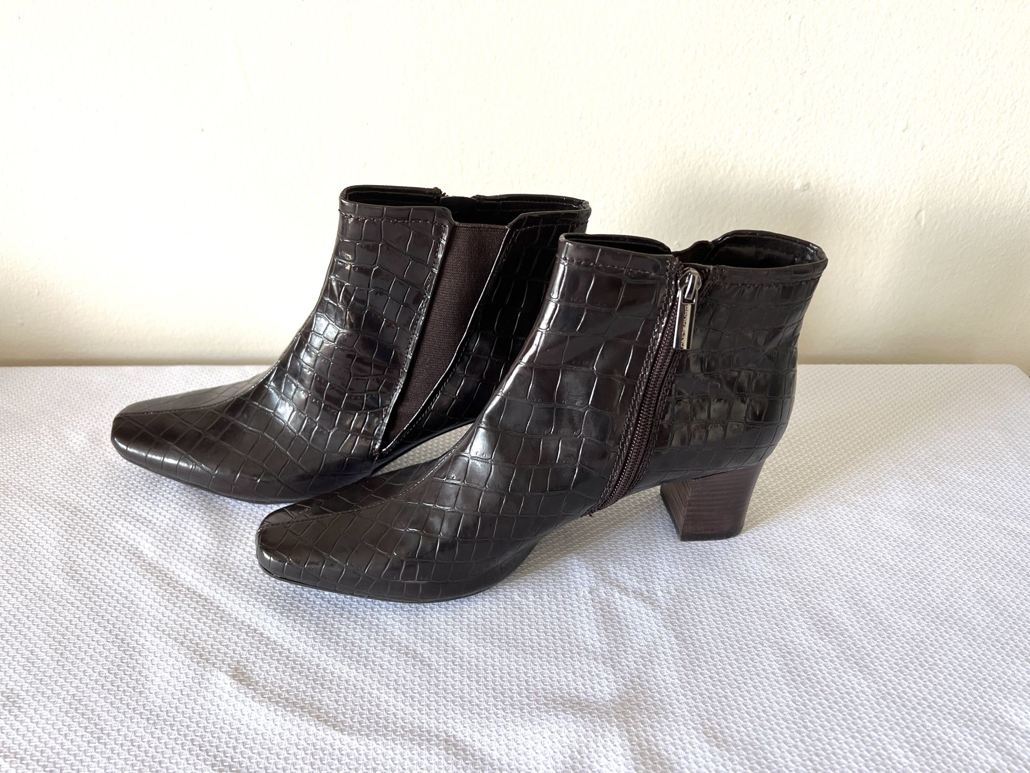 Bandolino Women's Amaze Fashion Ankle Synthetic Black Boots 9-1/2 M US