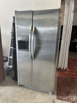 Frigidaire side-by-side Refrigerator