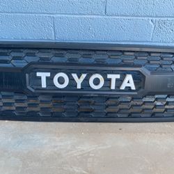 Front Grill Toyota Tacoma 2015