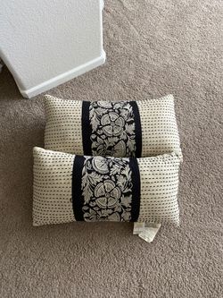 A set of decorative pillows