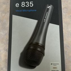 Sennheiser e835