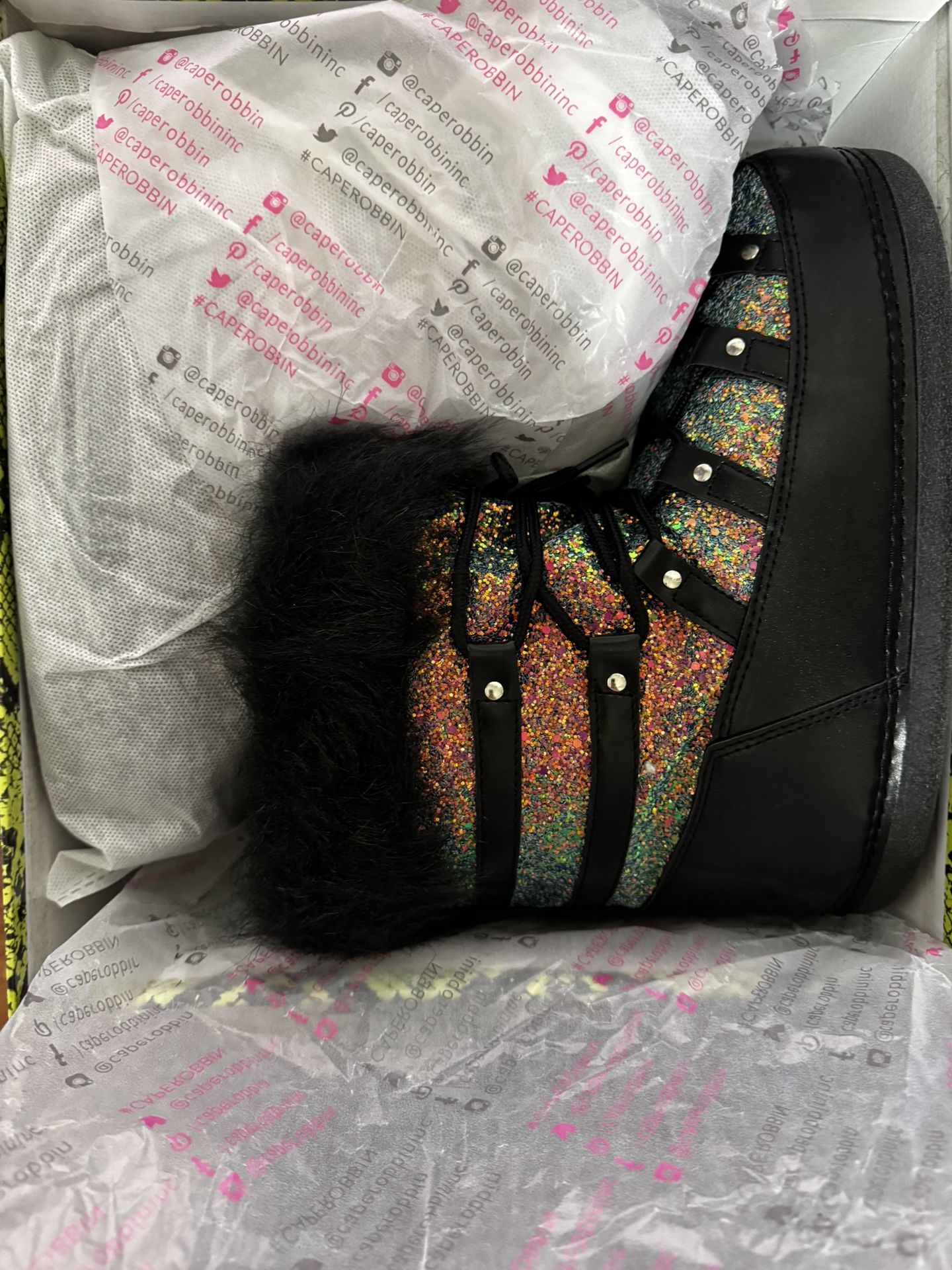 *NEW* Cape Robbin Polar Black Moon boots Size 10