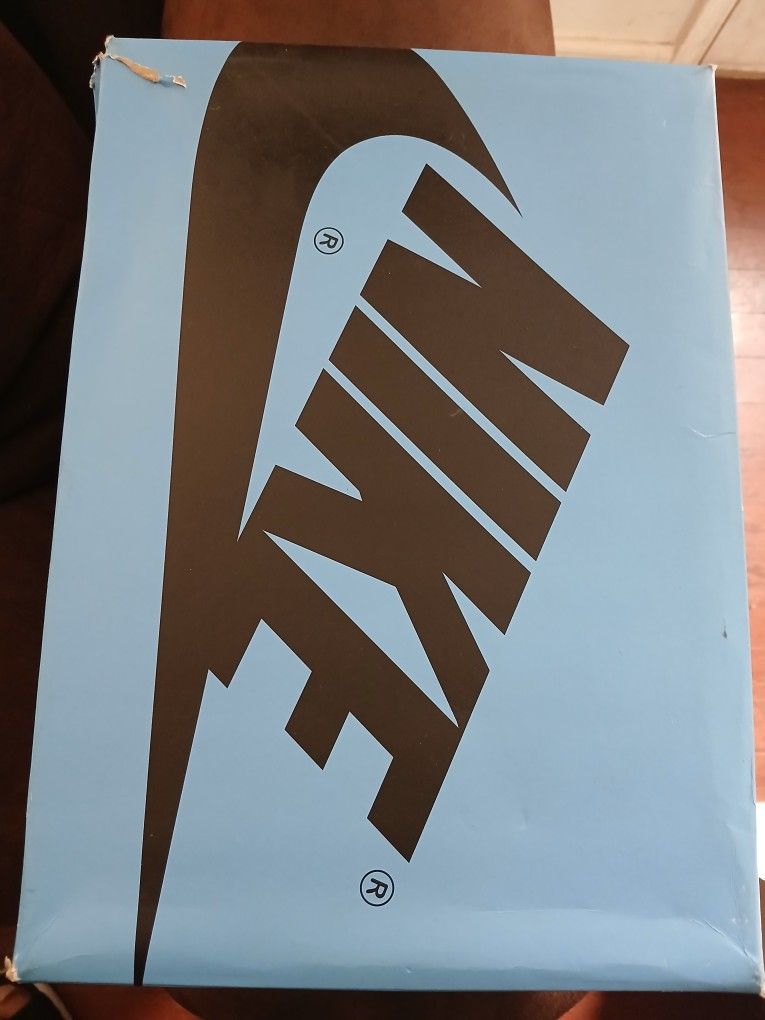 $120 Size 13 | Retro Jordan 1 UNC - Used Like NEW