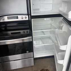 It’s nice stainless steel up and down and flat top stainless steel electric stove