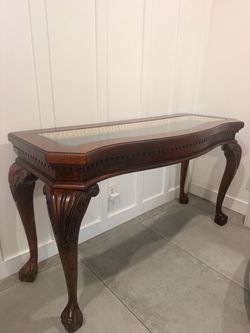 Sofa table w glass top