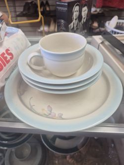 Ceramic Dinnerware Set with Floral Detail
