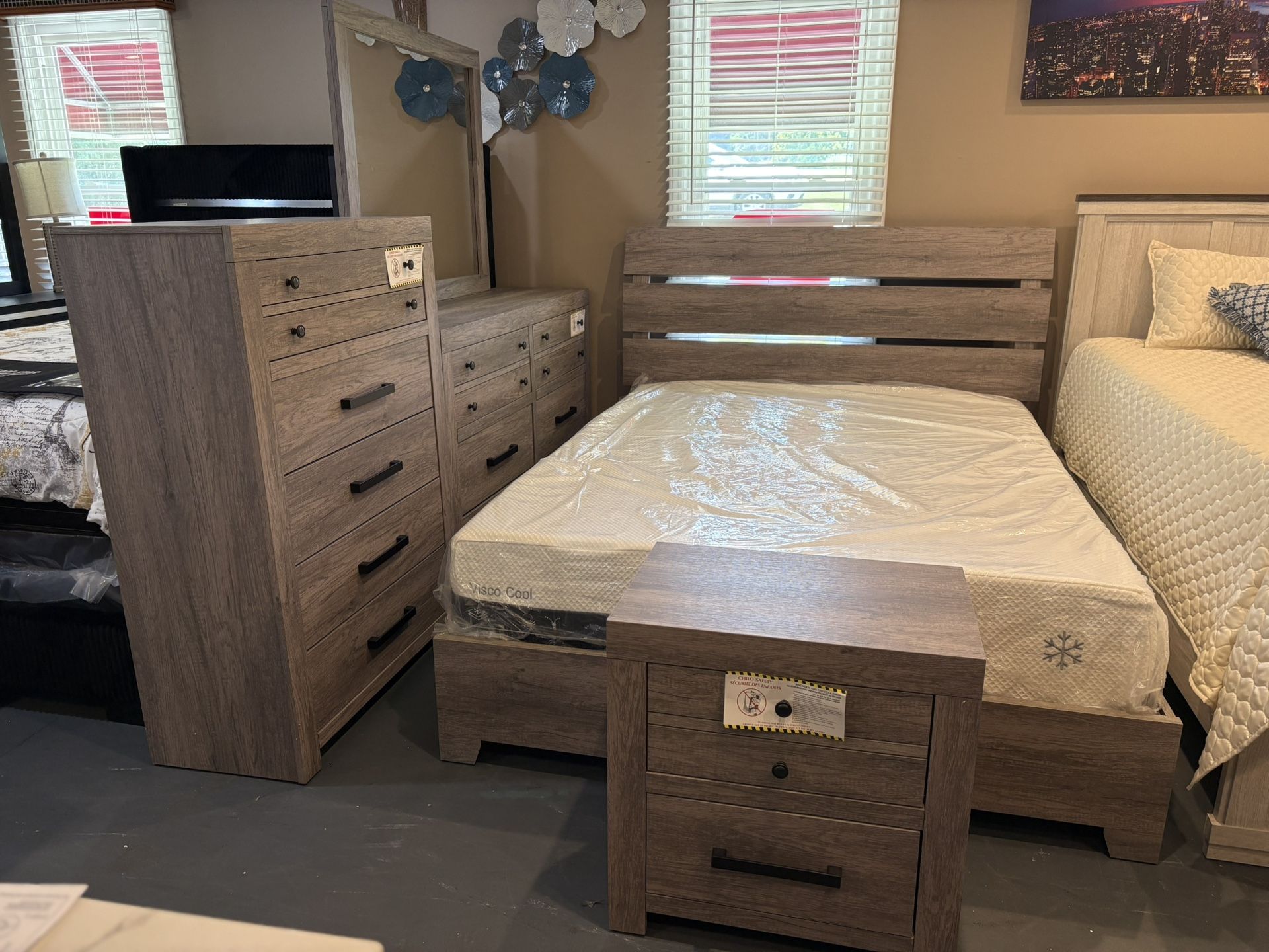 New Queen 5pc Bedroom Set