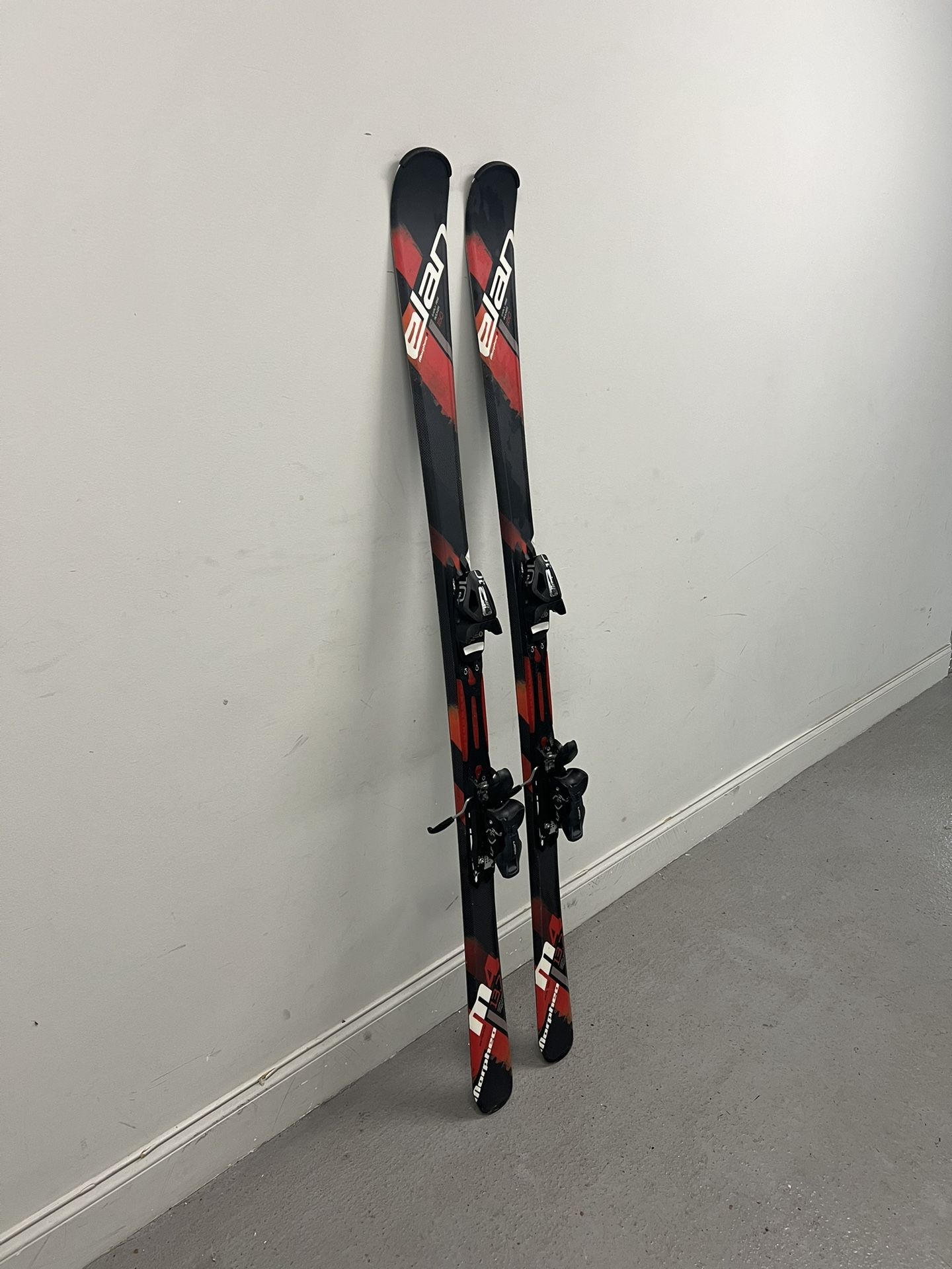 ELAN MORPHEO 4 Skis M4 13.7 160cm with ELAN EL10 Bindings ELAN MORPHEO 4 Skis M4 13.7 160cm with ELAN EL10 Bindings