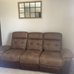 Couch  Great Conditions 
