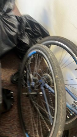 Schwinn Trailway 700c Hybrid Bike - 21 Speed (Needs Tubes)