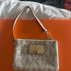 michael kors wristlet 