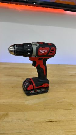 Milwaukee M18 Drill Driver 2606-20 w/ Battery – Excellent Condition