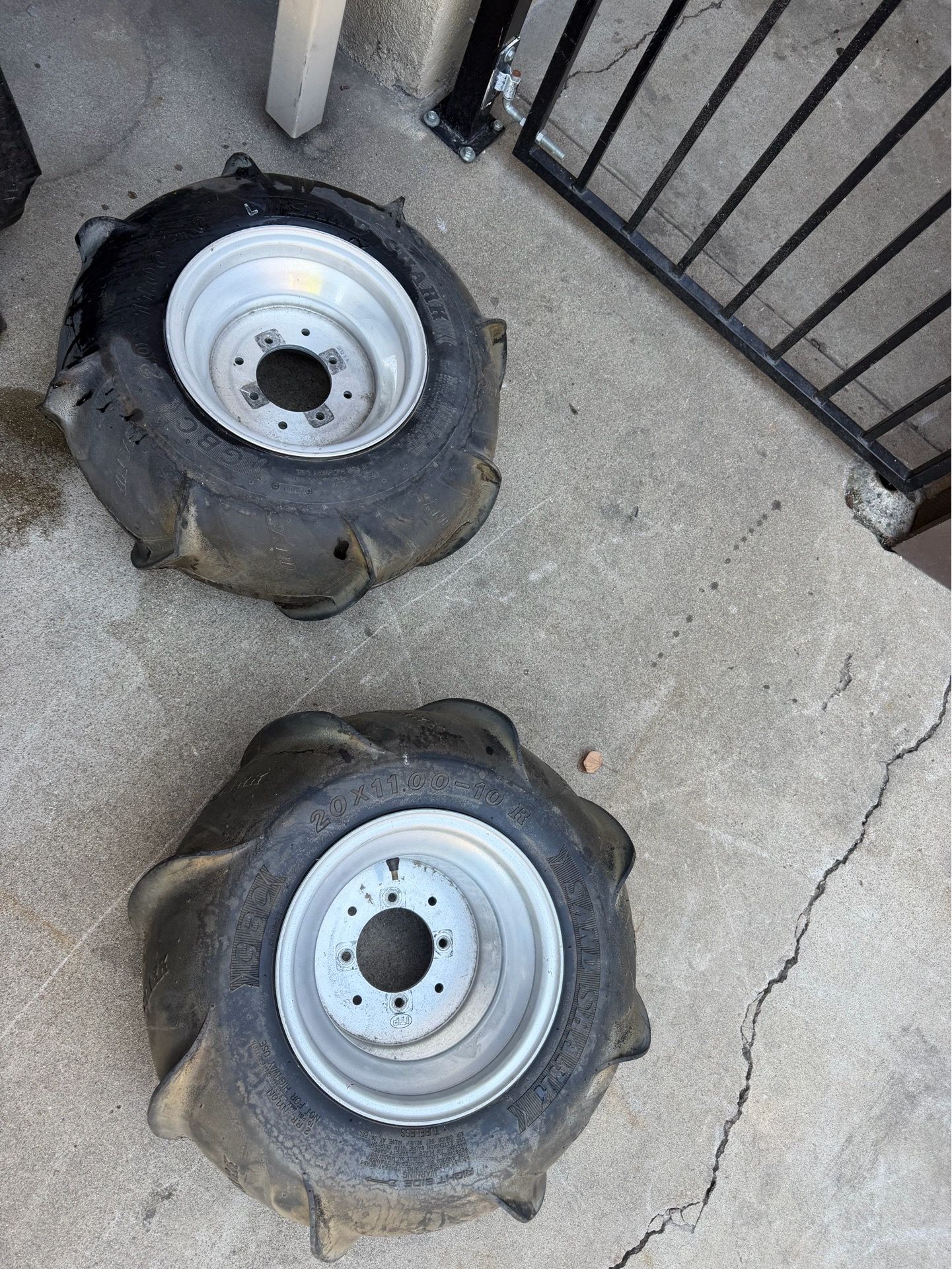 Sand tires