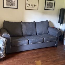 Pull Out Couch 