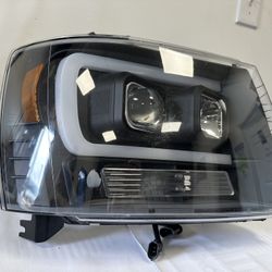 2007-2014 Chevy Tahoe/Suburban/Avalanche Headlight