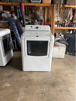 Maytag gas dryer in very good working condition. 30 day warranty. Ablo espanol.