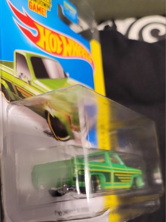 2014 Hot Wheels Super Treasure Hunt 83 Chevrolet Silverado GOLD VHTF in 2014 Hot Wheels Super Treasure Hunt 83 Chevrolet Silverado GOLD VHTF in