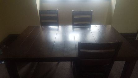 Nice black table has extention in it, has 3 chairs. 66x42, 30 H