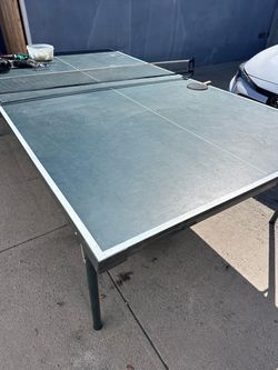 Stiga ping pong table with net and accessories