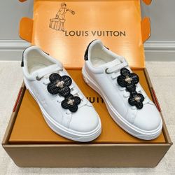New LV women’s shoes available—wide range of colors and full size run. DM me if interested!