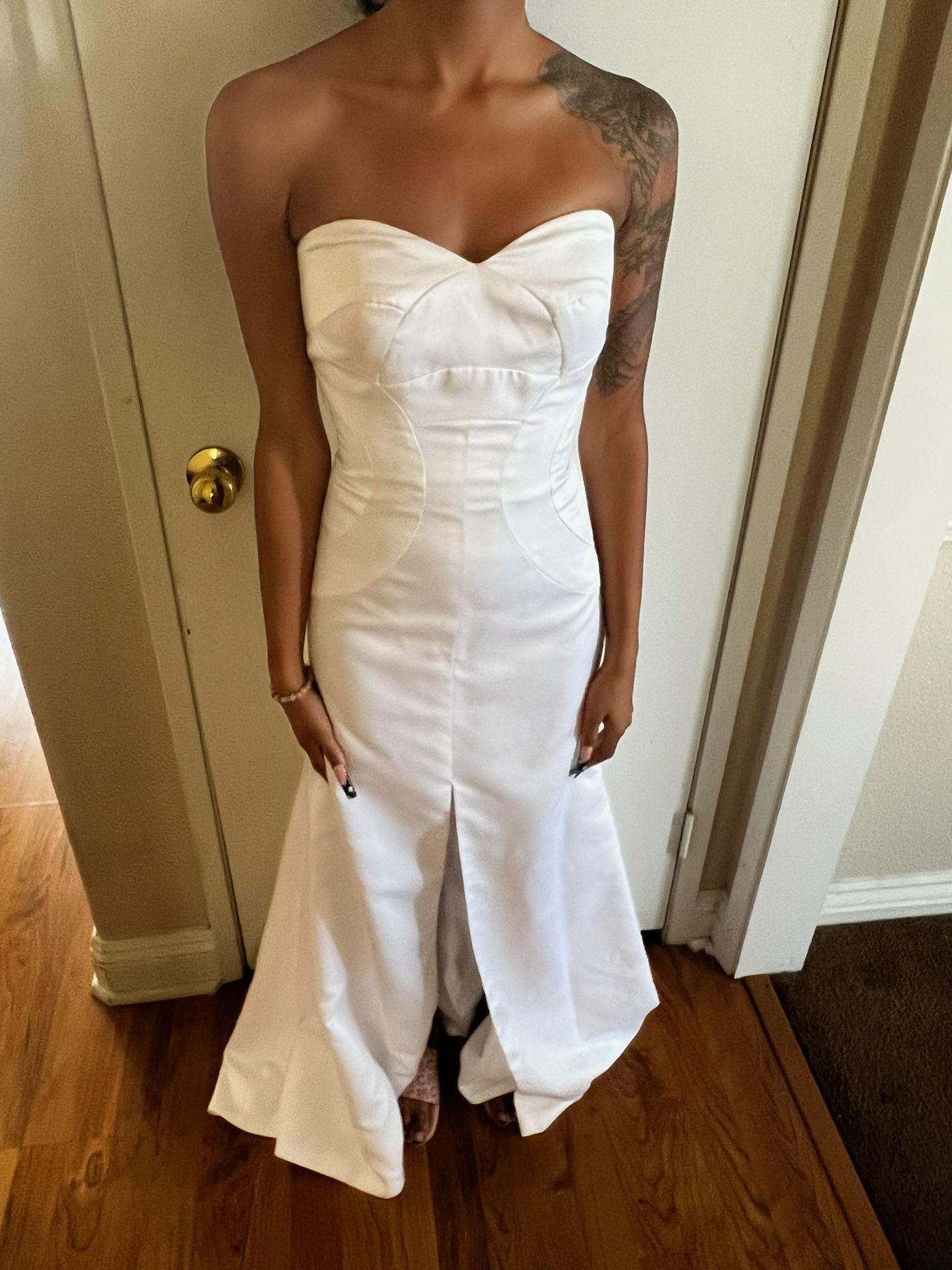 Women’s Size 0 Wedding Dress With Slit 