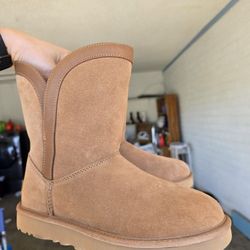 LIKE NEW - UGGS Lunara Boots - Size 6