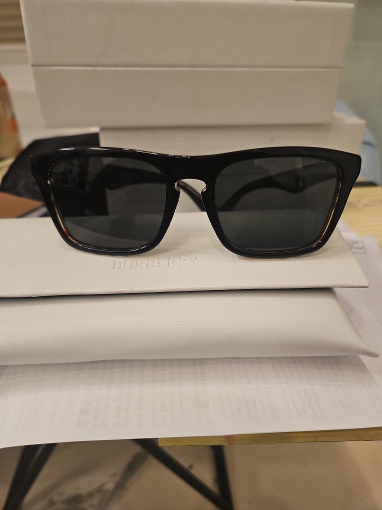 BURBERRY SUNGLASSES