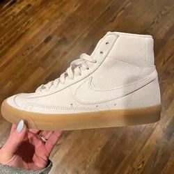 Women's Nike Blazer Mid Premium "Pearl Pink/Gum Light Brown" sneaker. 