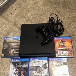 Play Station 4 With 5 Games And One Controller