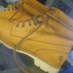 Timberland Womens Chucka Style Boots.  Womens Size 10. Wzcell