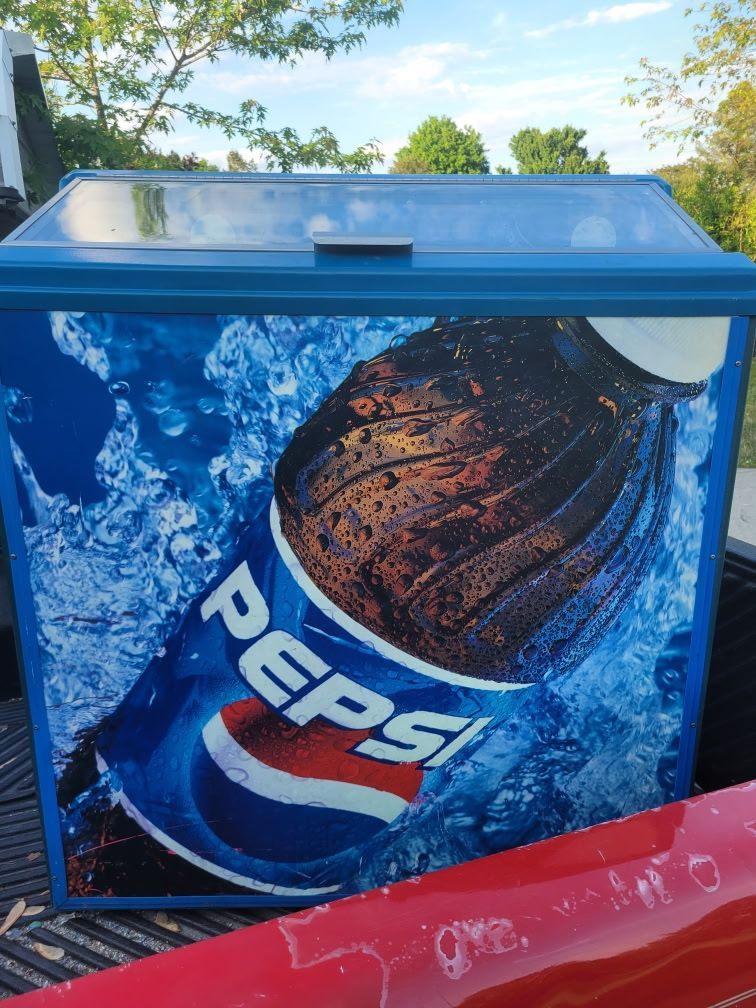Vintage Pepsi machine working
