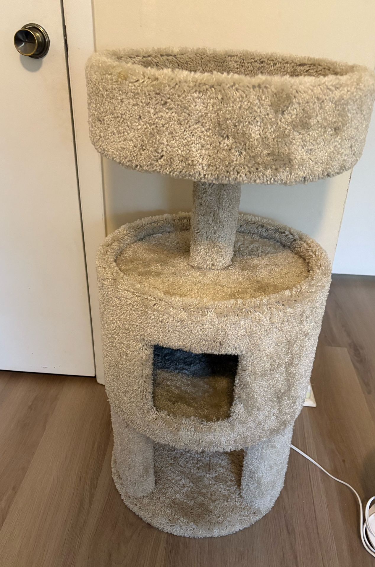Cat Tree For XL cats (VERY STURDY) 