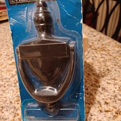 EVERBILT DOOR KNOCKER NEW BLACK.  SIZE 3.5"X6.5" $10.