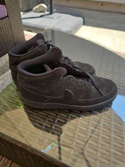 Mens black suede Nike size 8.5