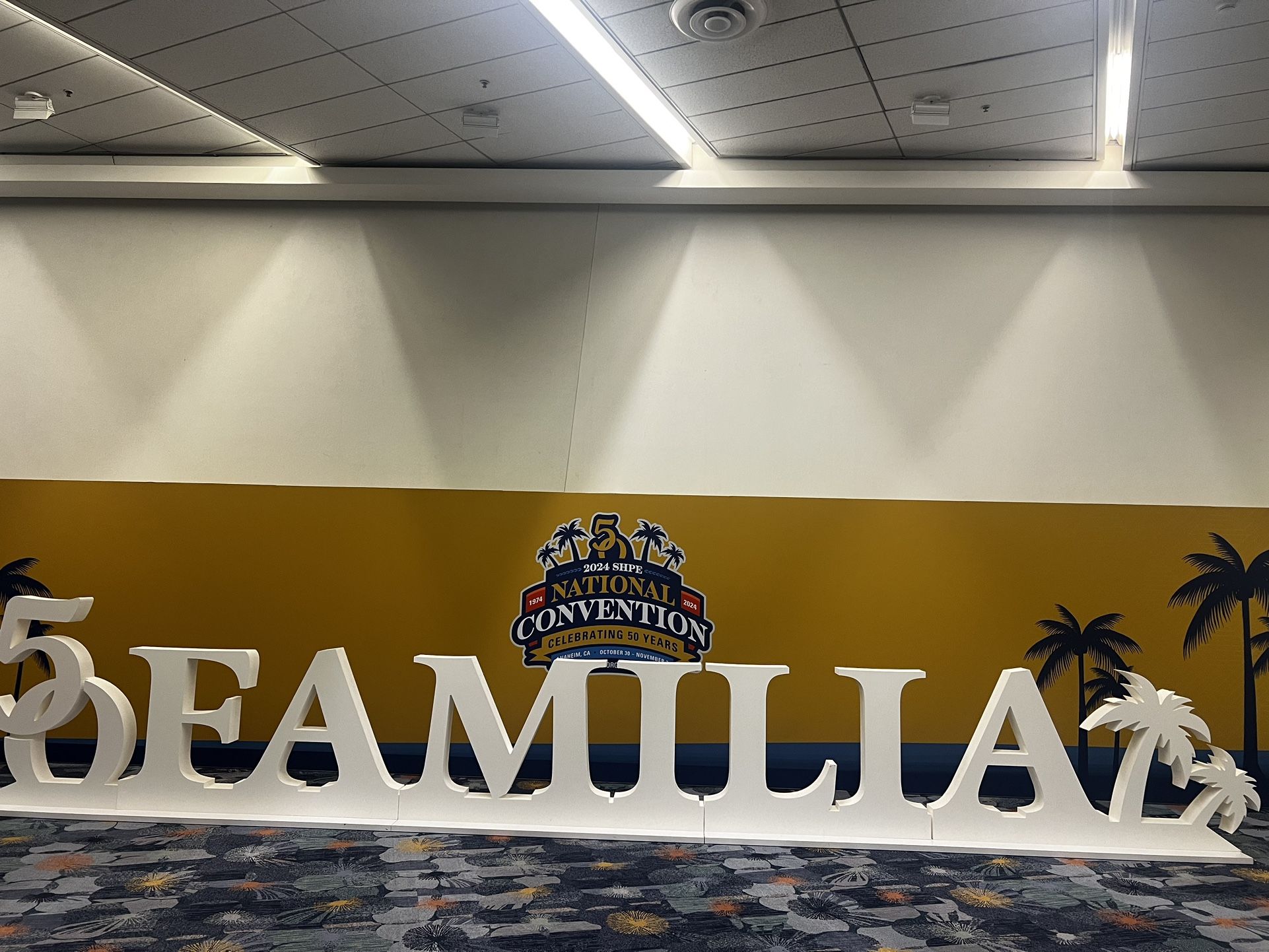 3-D Foam Letters, Spelling Out, Familia 