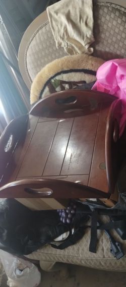Foldable tray