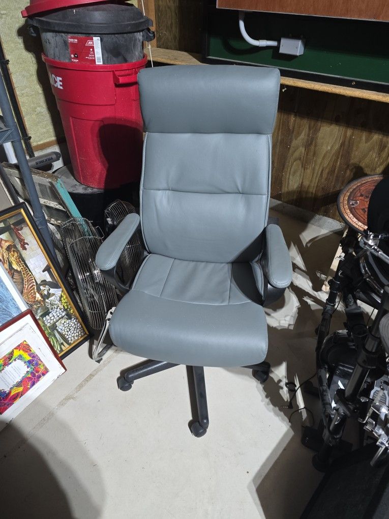 Office Chairs (Free)