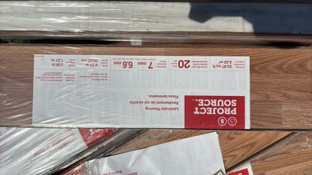 Project Source Laminate Flooring 23.97 sq ft