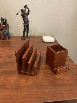 Wooden pen holder and divider
