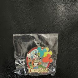 Brand New Disneyland Resort Goofy Collectible Pin