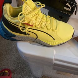 Size 9 Puma Sneakers