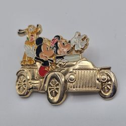 2005 -Disney Trading Disneyland Golden Vehicle Horseless Carriage Mickey & Minnie Pin