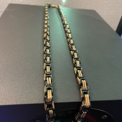 black and gold chain