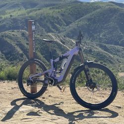 Santa Cruz Bullit Mountain E-bike 
