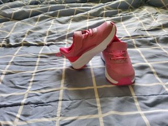 Little girl baby shoes size 5 to 6