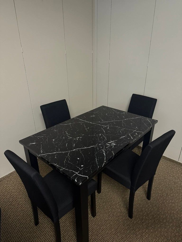 5 Pieces Dinning Table With Chairs