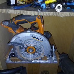 Saw With Charger N Blade 