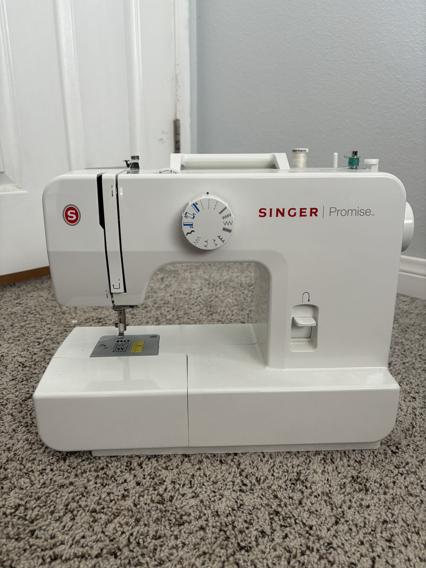 Singer Promos Sewing Machine